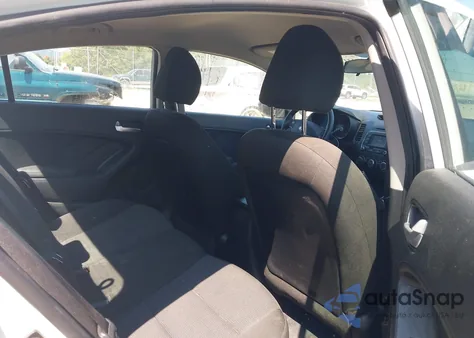 2018 Kia Forte Lx z USA, uszkodzony, nr VIN 3KPFK4A75JE284743